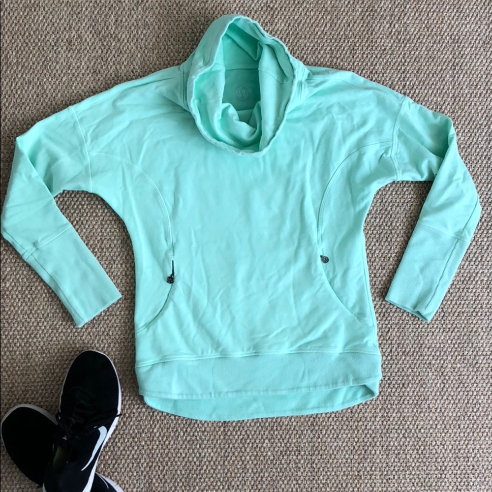 Lululemon High neck Sweatshirt size 6